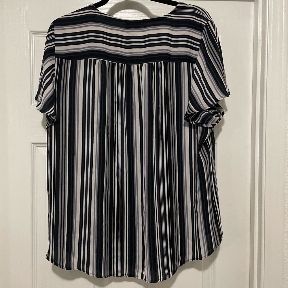 torrid Black and White Striped Short Sleeve Blouse - Picture 2 of 2